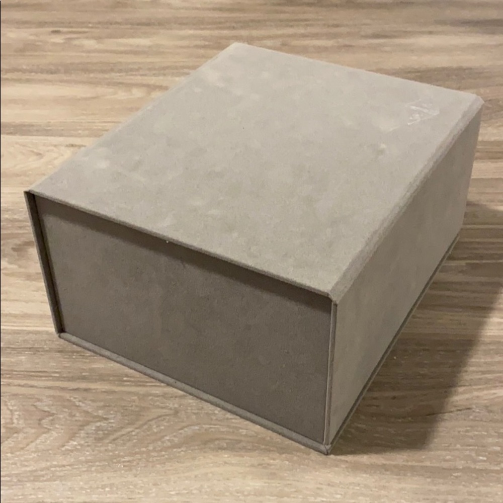 Authentic Van Cleef Arpel Large Felt Box